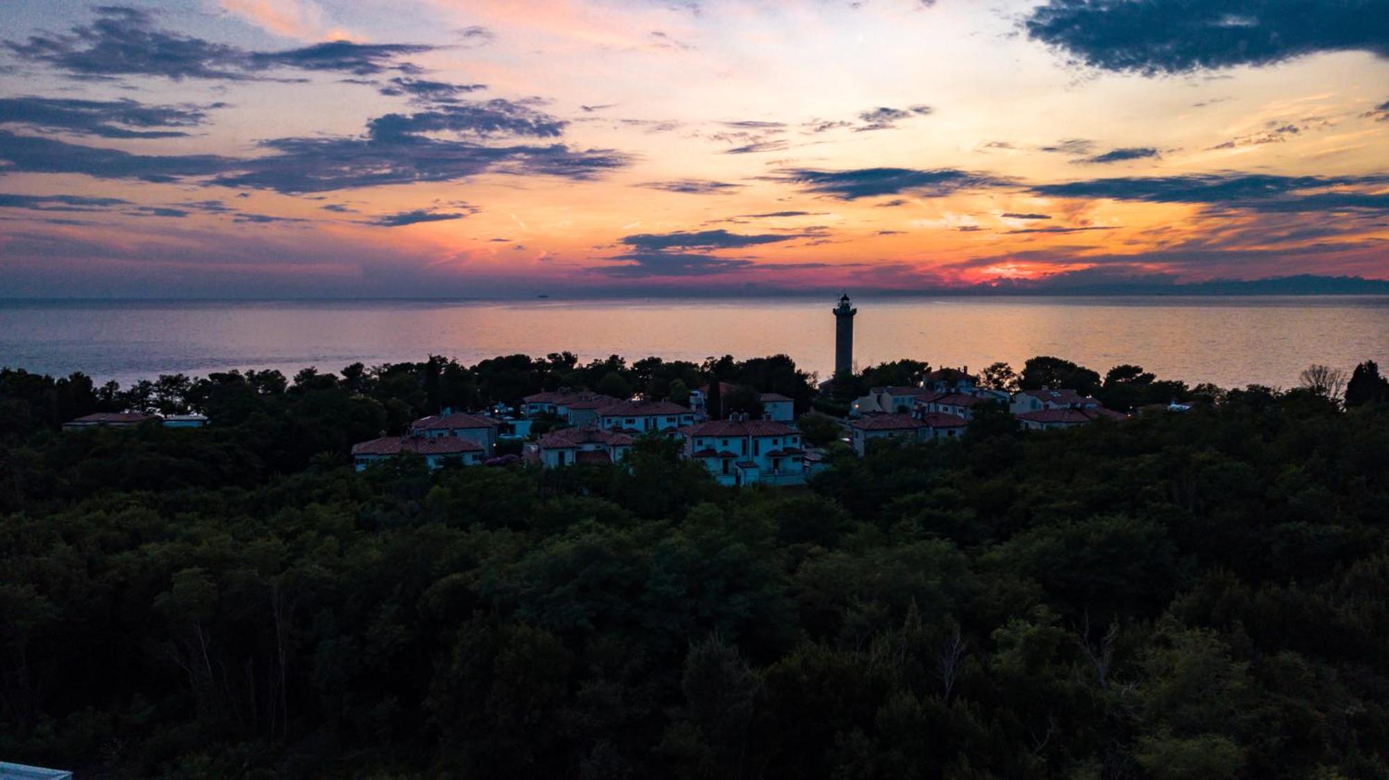 Baden Resort Basanija, Umag-With Sea View, Parking And 300M From The Beach Экстерьер фото
